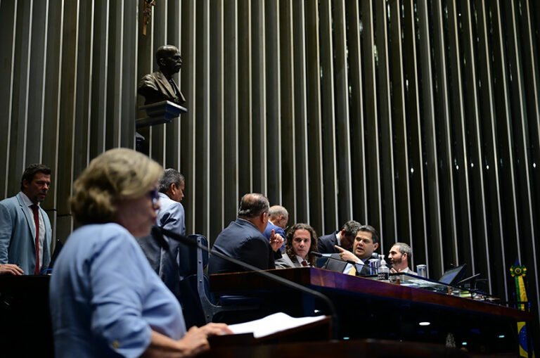 Pacote de apoio a agricultura, transporte e aviação vai à sanção