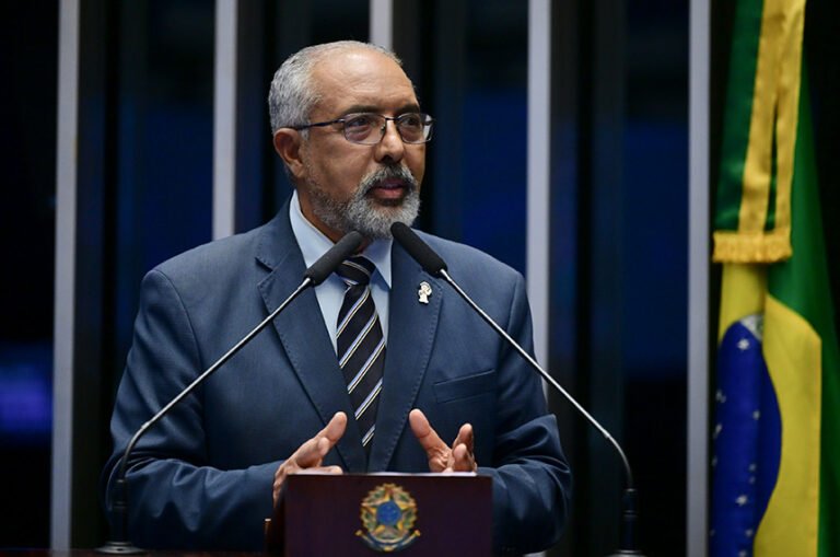 Paim celebra vitória de Lula e homenageia eleitores no Senado