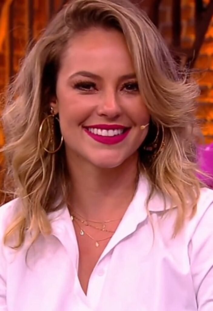 Paolla Oliveira será coroada rainha de bateria neste sábado