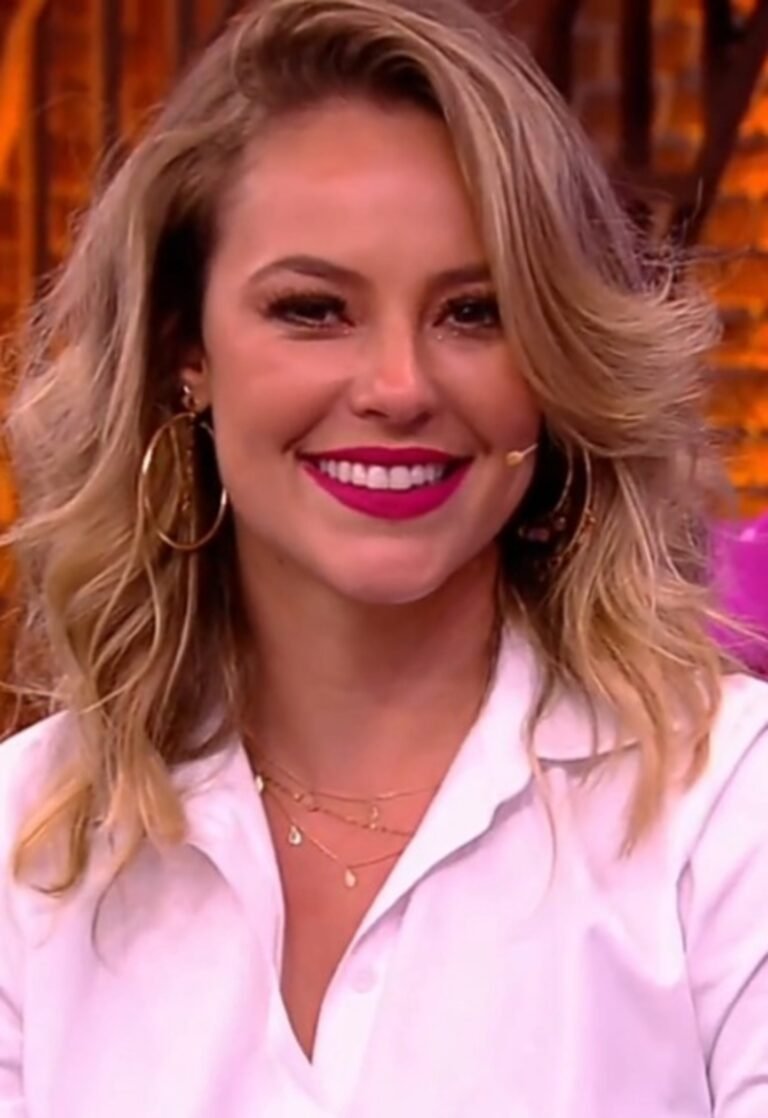 Paolla Oliveira será coroada rainha de bateria neste sábado
