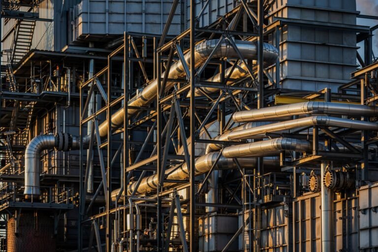 Petróleo dispara e Brent chega a US$ 110 pela 1ª vez desde maio