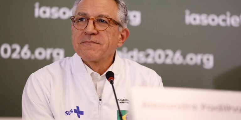 PF desmente Veja e Padilha aciona Justiça sobre fake news contra Lula