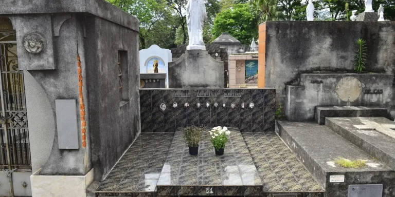 Polícia de SP investiga venda de dados de mortos a funerárias