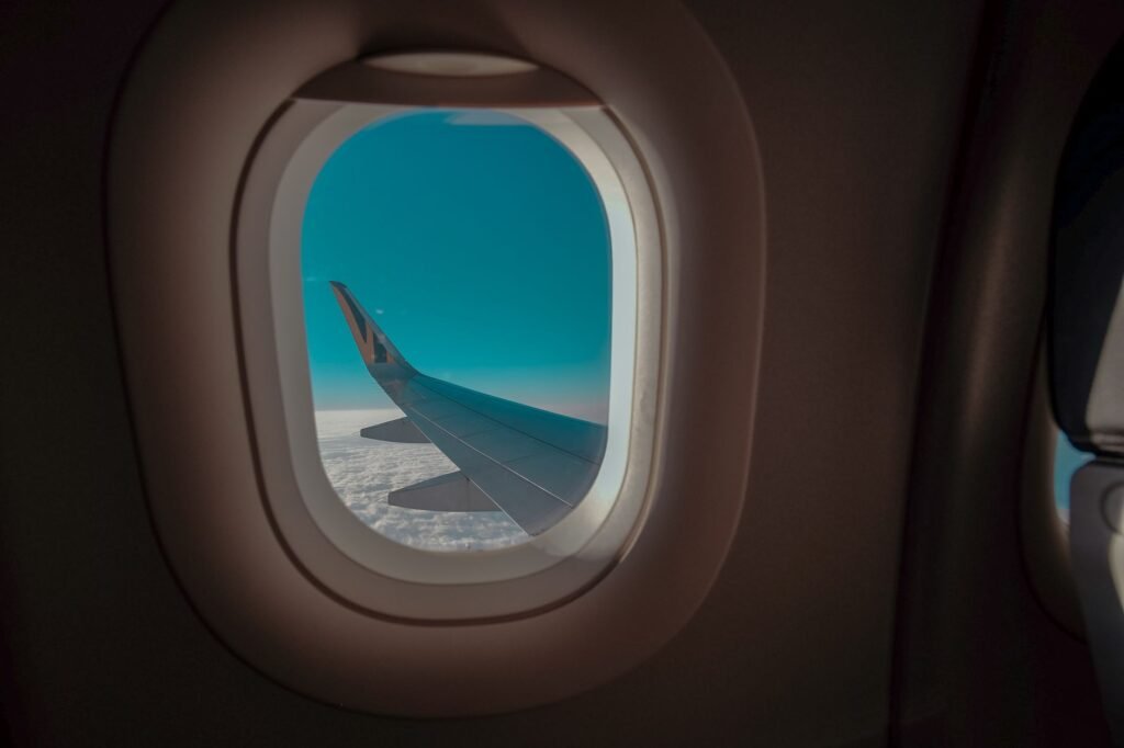 Por que os aviões balançam no ar? Entenda o fenômeno aerodinâmico