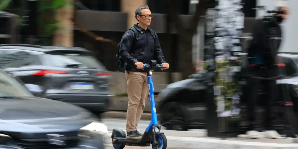Prefeitura de São Paulo inicia fiscalização de bicicletas e patinetes elétricos