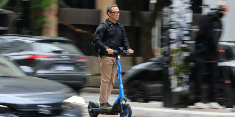 Prefeitura de São Paulo inicia fiscalização de bicicletas e patinetes elétricos