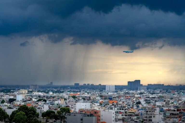 Previsão do tempo em Maceió: sol, nuvens e chuva passageira nesta sexta-feira