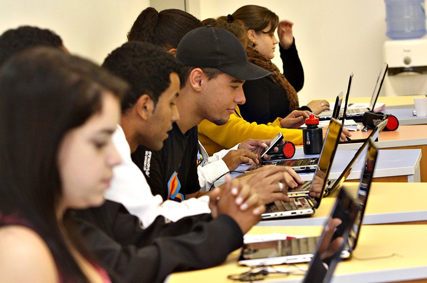 Projeto cria política de qualificação e emprego para jovens de 16 a 29 anos