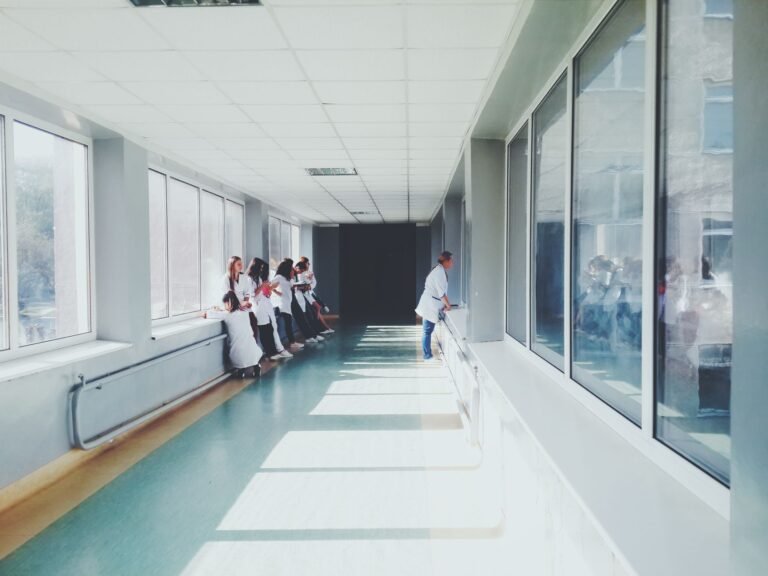 Projeto de lei amplia oferta de geriatras no SUS