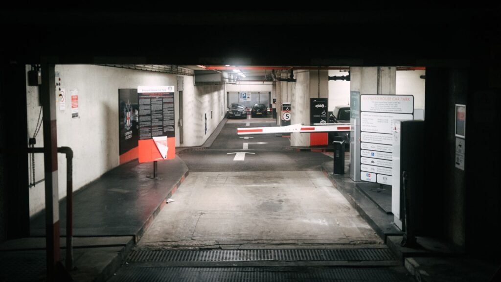 Projeto proíbe cobrança de estacionamento para quem trabalha em shoppings