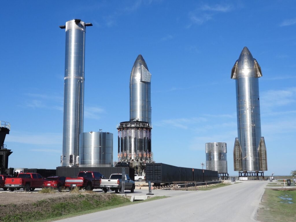 Robô bate recorde em Marte, Starship volta à base e Lua se afasta