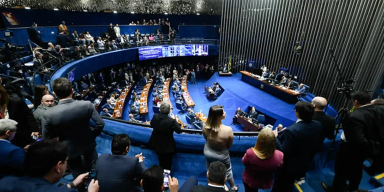 Senado inicia votação em primeiro turno de PEC pelo fim da escala 6×1