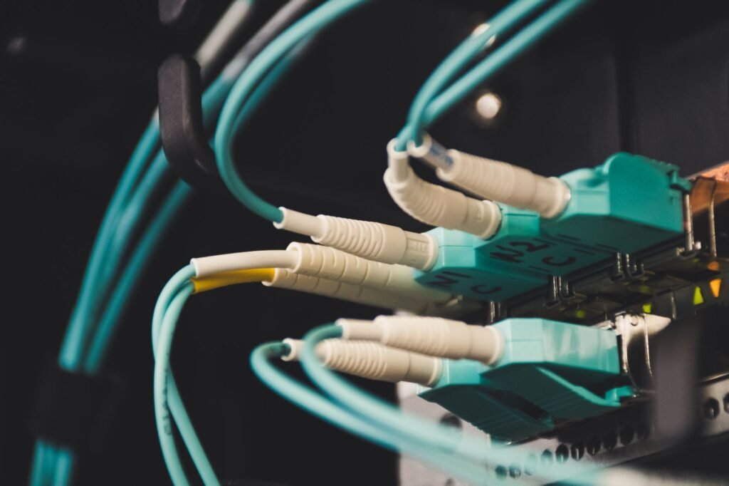 Sky e Giga+ admitem conversas para fusão no mercado de fibra
