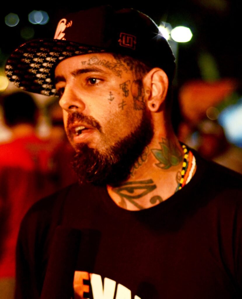 Tico Santa Cruz relata trauma com álcool e explica mudança de hábitos