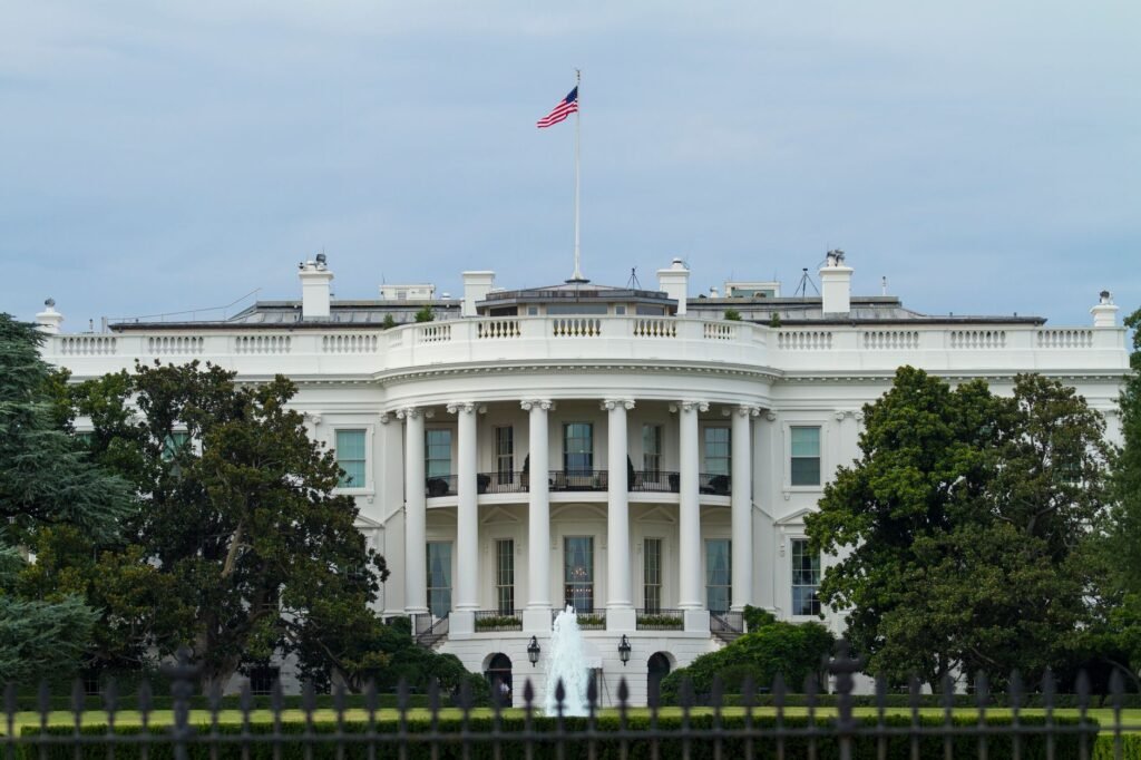 Trump desconhece volta de María Corina e apoia Delcy Rodríguez