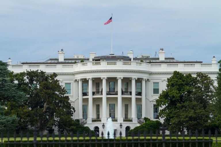 Trump desconhece volta de María Corina e apoia Delcy Rodríguez