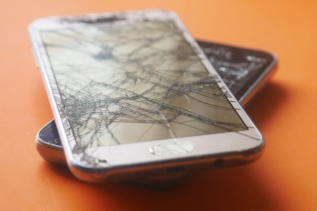 Usuários relatam telas quebradas do iPhone Duo, que custa até R$ 31 mil
