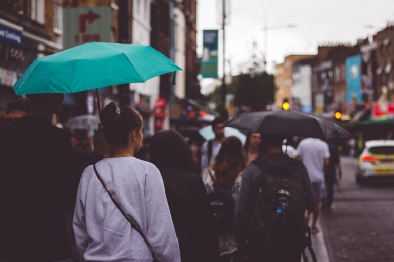 Vai chover no feriadão de Finados? Confira a previsão do tempo