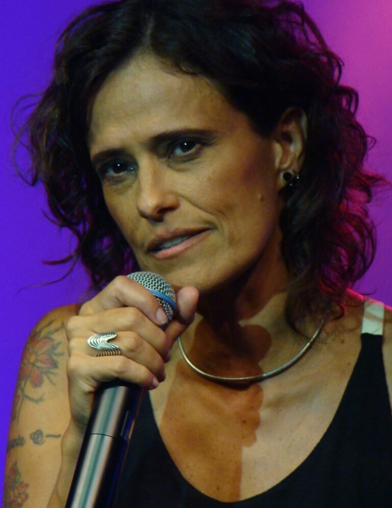 Zélia Duncan lança single de ‘Pan y leche’ após sucesso em show